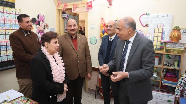 محافظ المنيا يُحيل إدارة إحدى المدارس للتحقيق بسبب الإهمال محافظ المنيا يُحيل إدارة إحدى المدارس للتحقيق بسبب الإهمال